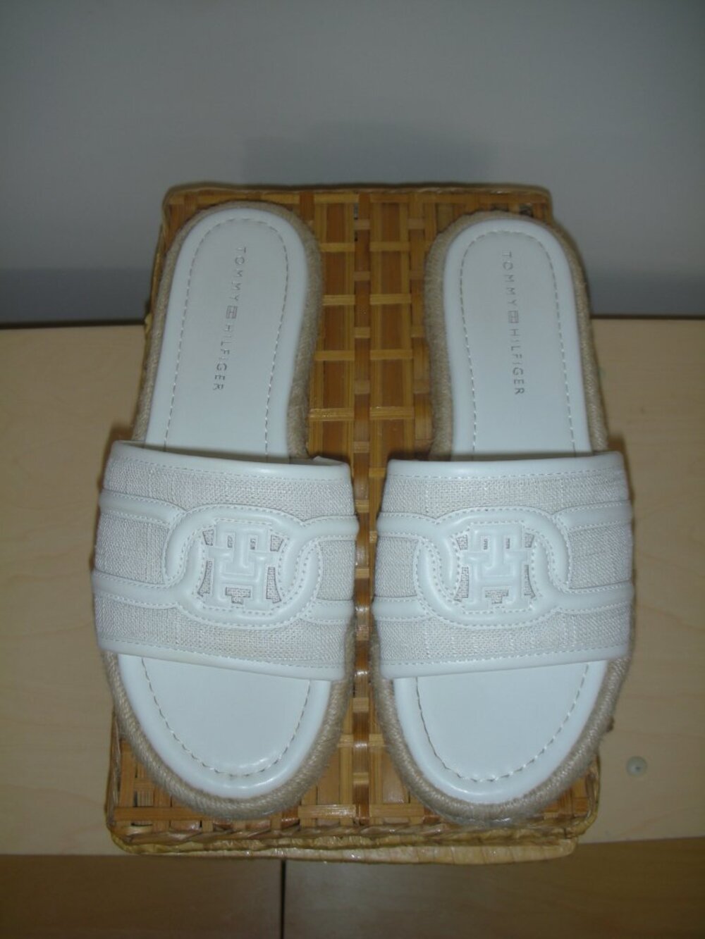 Tommy Hilfiger White Raffia Logo Slide Sandals Size 8 Coastal Summer - Picture 7 of 10